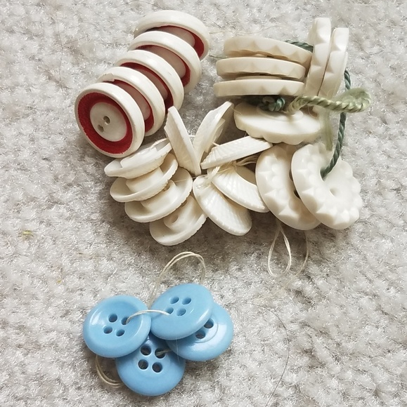 Vintage buttons possible lucite and or bakelite - Picture 2 of 2